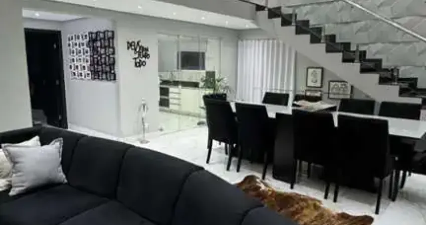 Casa em condomínio 100% Mobiliada, decorada, 04 quartos c/suítes, no Abranches em Curitiba PR