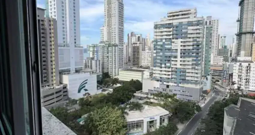 Apartamento 03 Suítes, 02 vagas, sacada c/churrasqueira em Balneário Camboriú SC