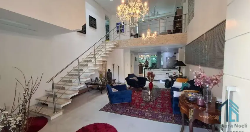 Casa em condomínio, 05 quartos sendo 04 suítes, 05 vagas, no Bairro Alto em Curitiba PR