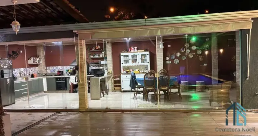 Casa em condomínio a venda, 04 quartos sendo duas suítes, piscina em cajati sp