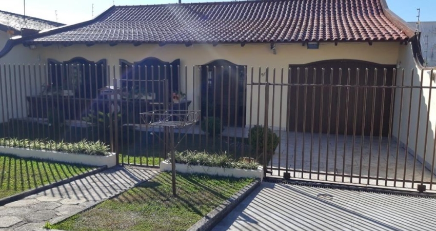 3 dormitórios, sendo 1 suíte, 3 banheiros, 4 vagas de garagem, mobiliado,