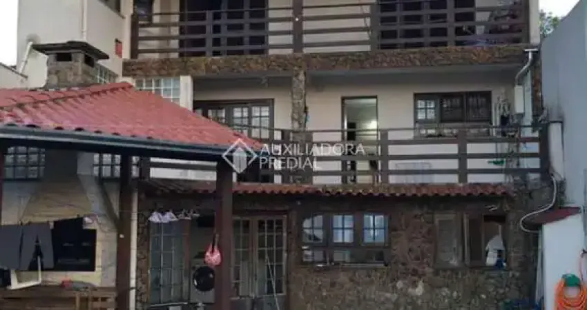 Casa com 4 quartos para alugar na Rua Pero Vaz de Caminha, 276, Nossa Senhora das Graças, Canoas