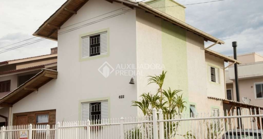 Casa com 4 quartos à venda na Rua Arco íris, 622, Carianos, Florianópolis