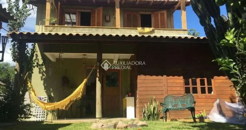 Casa com 2 quartos à venda na Servidão Amantino Cameu, 881, Rio Tavares, Florianópolis