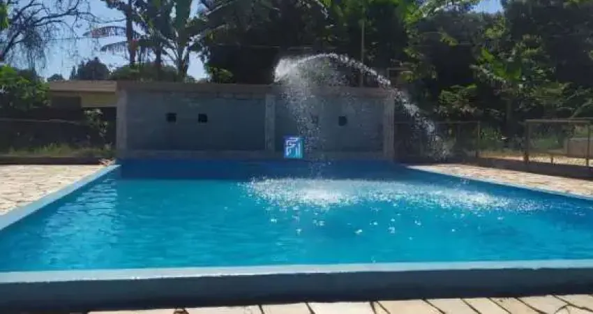 Chácara a venda com 4 dormitórios sendo 2 suítes no Cond Pat