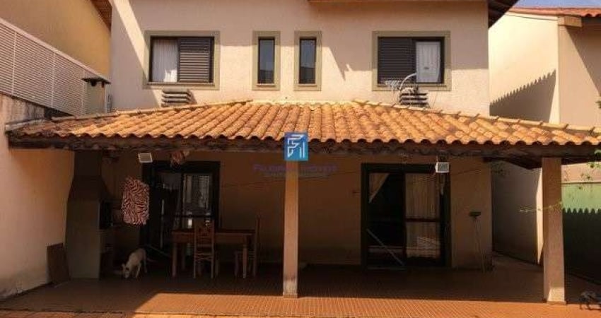 Casa a venda com 3 dormitórios sendo 1 suíte no Condomínio V