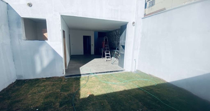 Casa Geminada com 3 quartos à venda em Belo Horizonte