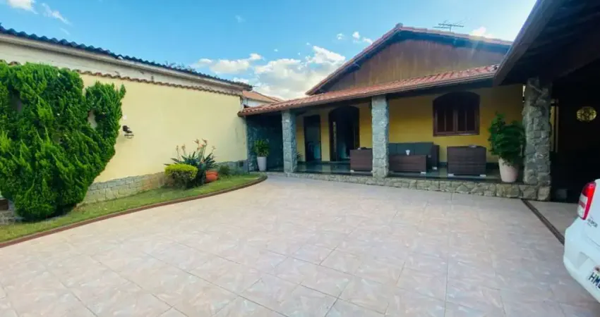 Casa com 4 quartos para alugar em Ouro Preto, Belo Horizonte 