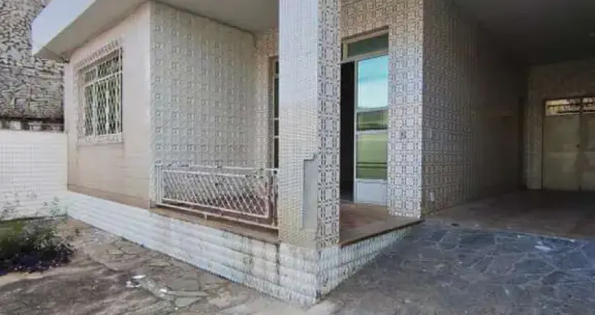 Casa com 3 quartos para alugar no Jardim Montanhês, Belo Horizonte 