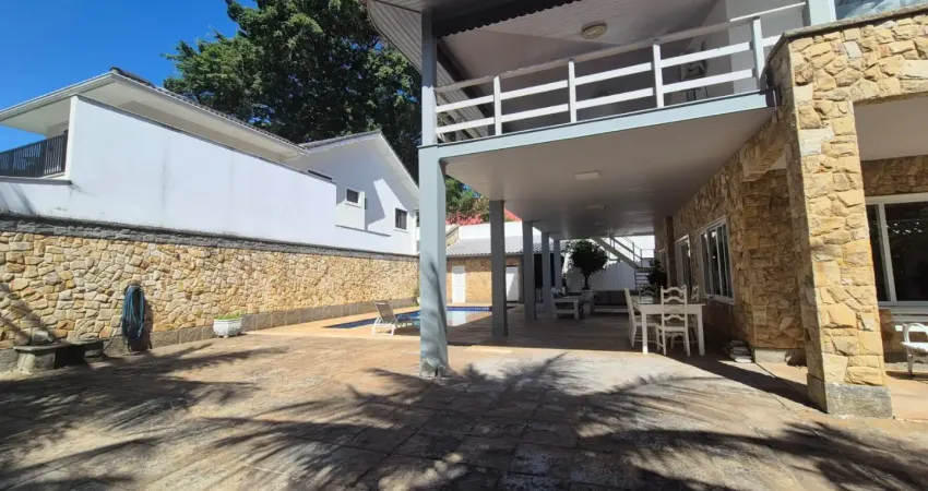 Casa para alugar na barra da tijuca, 447m2, 4 suites, alameda dos eucaliptos