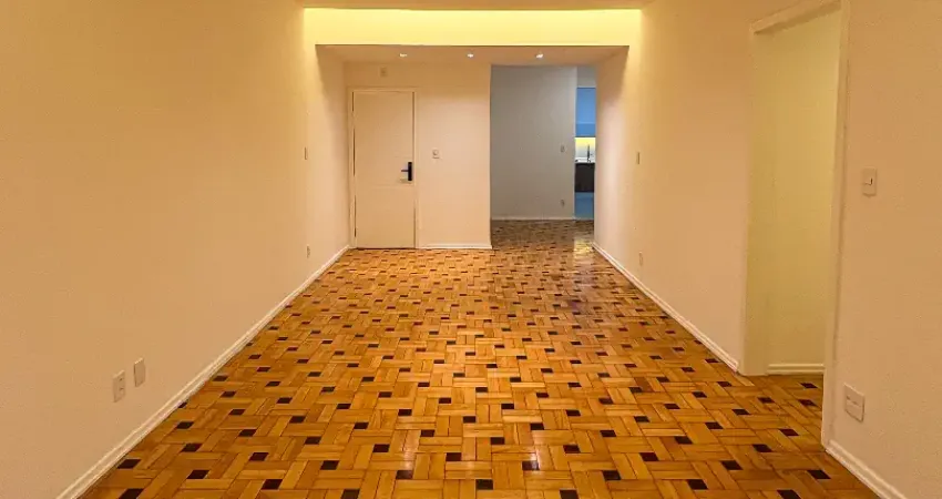 Apartamento grande reformado com 3 quartos e 4 banheiros à venda em copacabana