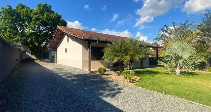 Casa averbada com 3 dormitórios à venda, 298 m² por r$ 979.000 - água verde - blumenau/sc