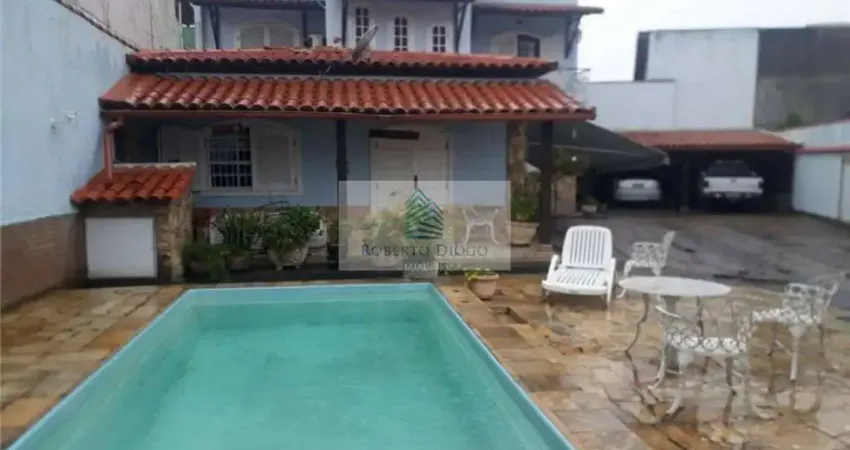 Casa de luxo em condomínio na Taquara, Rio de Janeiro-RJ: 5 quartos, 1 suíte, 1 sala, 3 banheiros, 6 vagas de garagem, 300m².