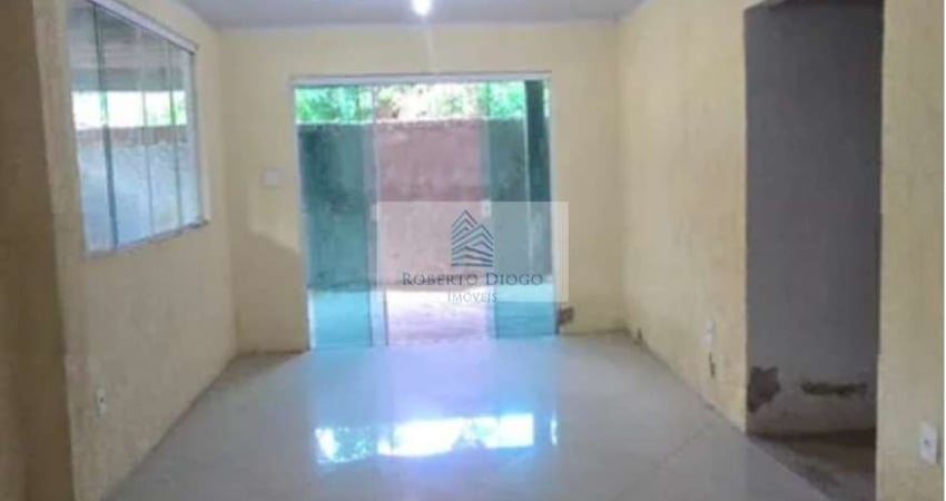 Casa à venda em São Gonçalo-RJ, no bairro Barro Vermelho: 3 quartos, 1 suíte, 1 sala, 2 banheiros, 2 vagas de garagem, 131m².