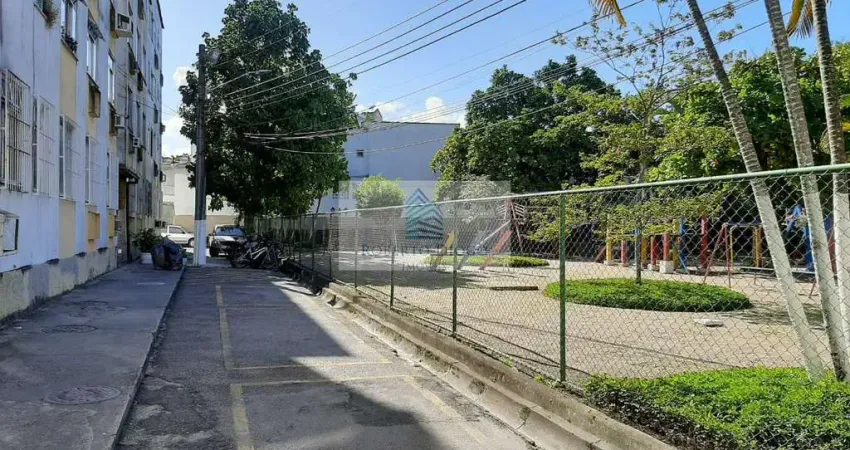 Apartamento à venda no Rio de Janeiro: 2 quartos, 1 sala, 1 banheiro, 1 vaga de garagem no bairro Camorim - 52m² de área.