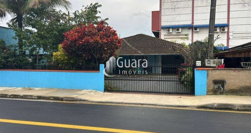 Casa no Centro de Guaramirim-08