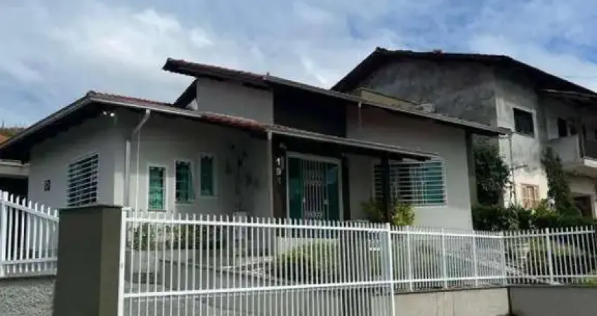 Casa com 3 quartos à venda no Centro, Guaramirim