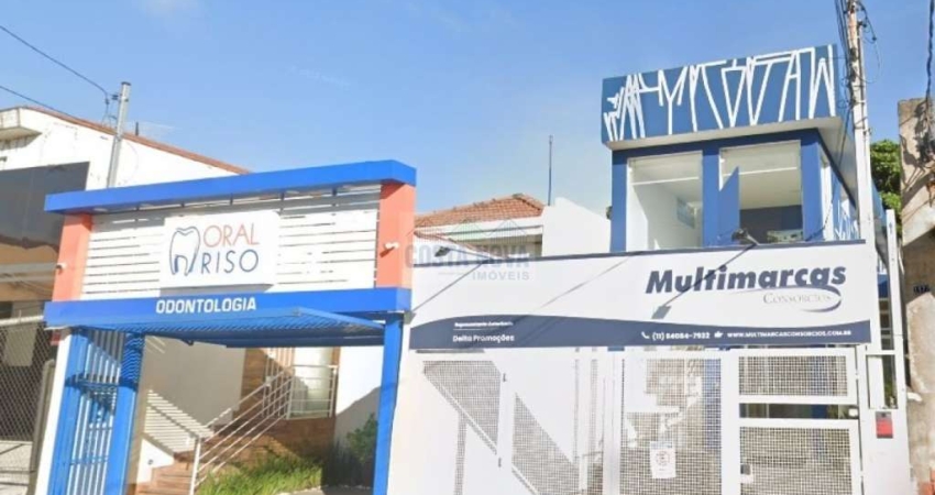 Excelente prédio comercial com 230m², com 7 salas, 6 banheiros, 3 vagas com saída para as 2 ruas