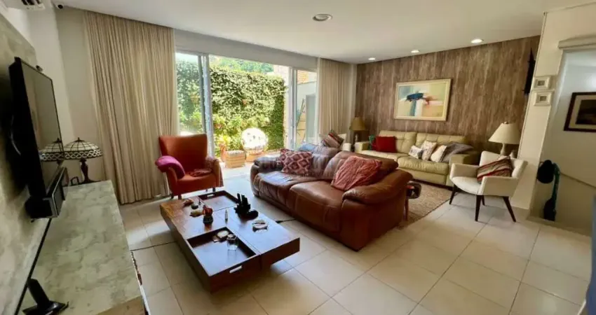 Casa mobiliada 218 m2, 3 dormitórios, 2 banheiros e 4 vagas no Guarujá ( ACEITA PERMUTA )