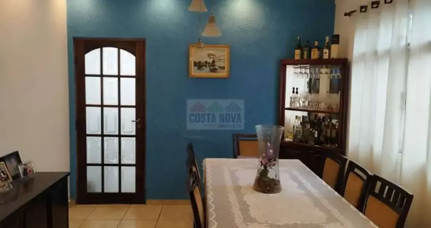 Casa com 275 m², são 3 quartos, 2 banheiro, sala para 2 ambientes, 3 vagas de garagem