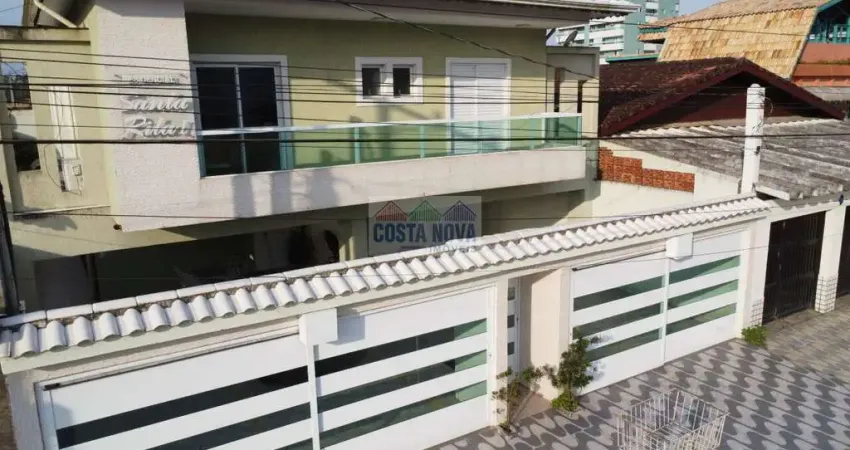 Casa de condomínio com quintal e churrasqueira