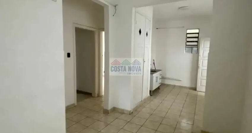 Casa sobreposta à venda - 280m², 3 quartos, 1 sala, 2 banheiros, 3 vagas  com edícula no Boqueirão