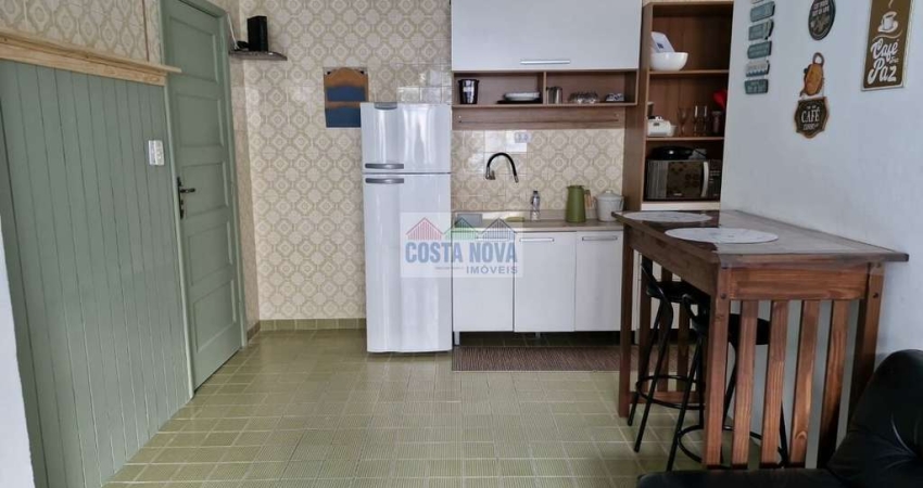 Kitnet à venda com 40m², 1 quarto, 1 banheiro e 1 vaga no bairro Tupi em Praia Grande frente ao mar