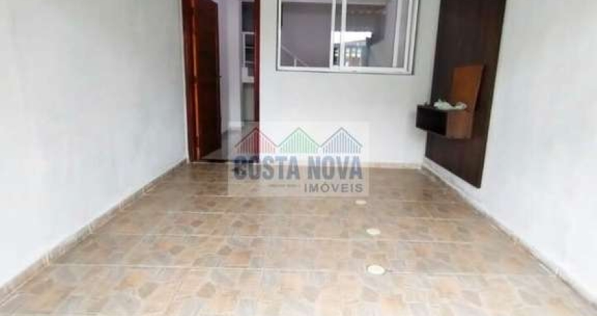 Sobrado geminado com 2 quartos e 2 banheiros na Vila Antártica em Praia Grande