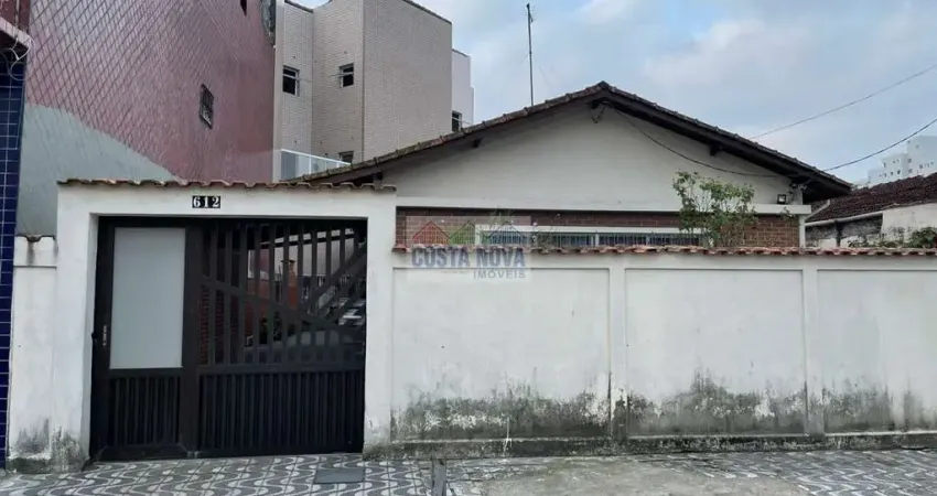 Casa comercial ampla  à venda no bairro Ocian na Praia Grande.