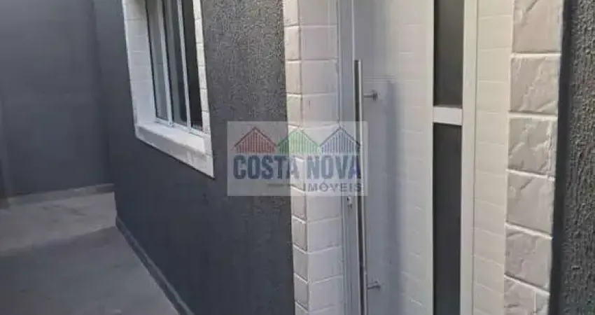 Casa sobreposta nova com 73m², 2 quartos, 2 banheiros e garagem privativa