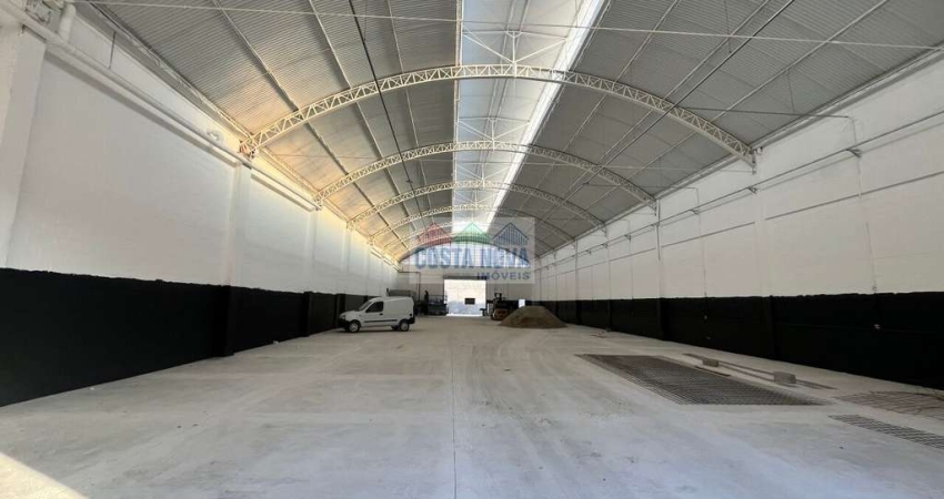 Galpão para locação com 2.000m², 15 vagas, 6 salas e 10 banheiros na região do Parque Novo Mundo