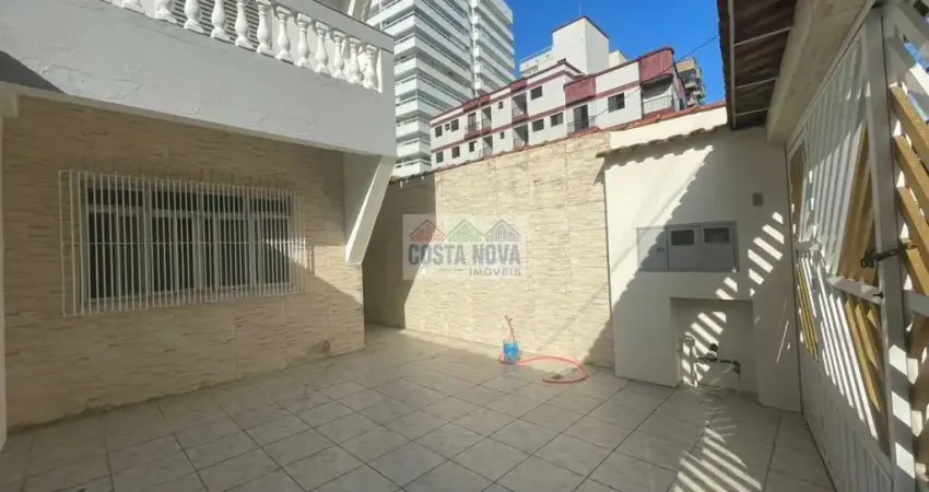 Casa individual com 2 quartos e edicula a 100m do mar na Aviação - Praia Grande - SP
