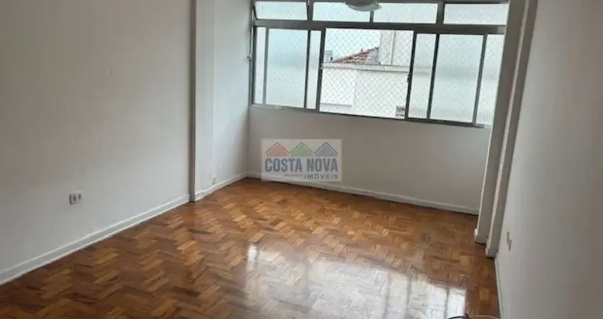 Apartamento na ponta da praia, 2 quartos, próximo ao mar e ao comércio, r$ 530 mil
