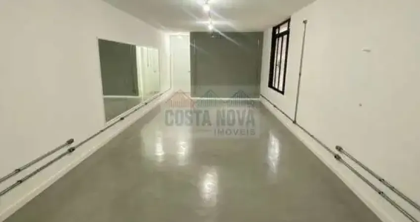 Sala comercial para locação com 65m², dispõe de 2 banheiros com copa com excelente infraestrutura