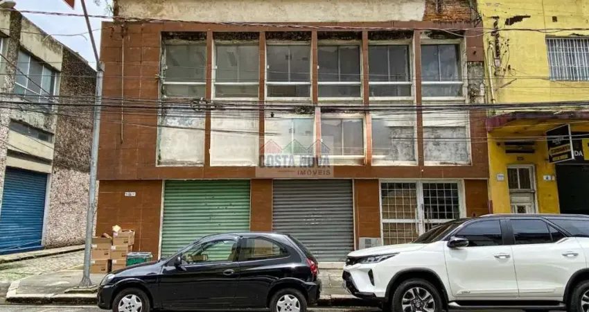 Prédio para reforma com 335m², com 8 salas independentes, 5 banheiros e ótima localização