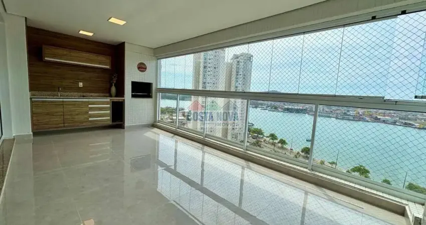 Reformado com 3 dormitórios com varanda gourmet e vista mar em todos os quartos na ponta da praia