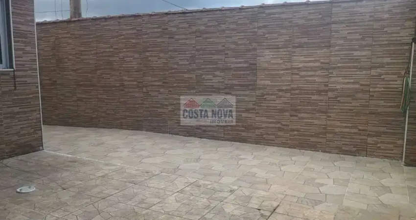 Casa individual com 2 quartos e quintal grande na vila sônia-praia grande-sp