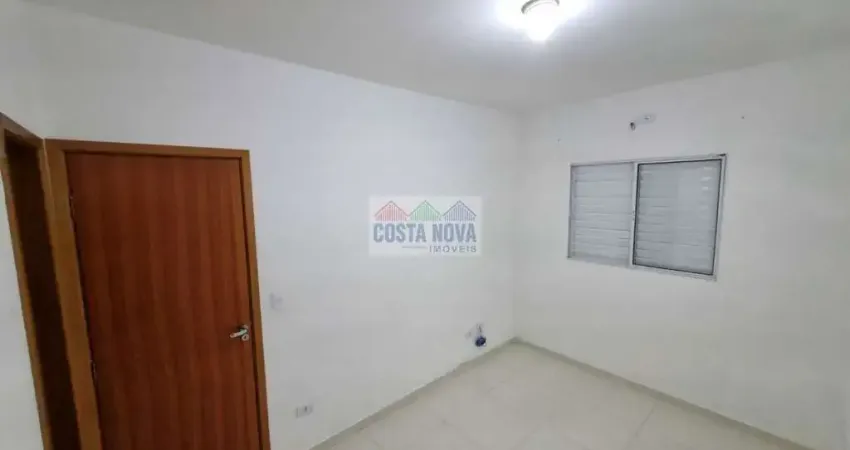 Linda sobreposta alta com 2 quartos e suíte na praia grande, imóvel com 68m².