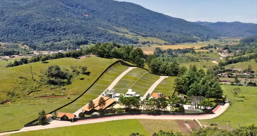 Terreno 620 m2 Cond Fechado, estrutura para cavalos em Área Rural de Camboriú - Camboriú - SC