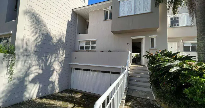 Casa com 3 dormitórios para alugar, 205 m² por R$ 10.535,01/mês - Pedra Redonda - Porto Alegre/RS
