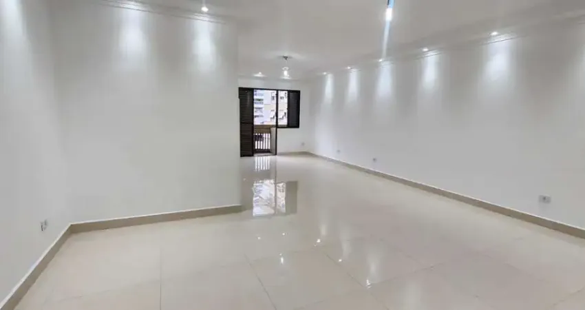 Apartamento a Venda com 3 dormitórios e 2 vagas no Gonzaga em Santos/SP