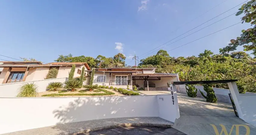 Casa com 4 quartos à venda na Rua Paranaguá, 1007, Nova Brasília, Joinville