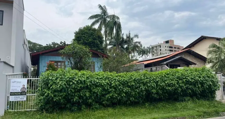 Terreno à venda na Rua Professor James Fruhstuck, Costa e Silva, Joinville