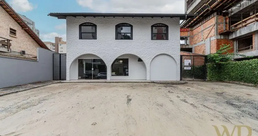 Casa à venda na Rua Euzébio de Queirós, 490, Atiradores, Joinville