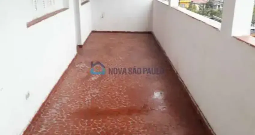 Ótima localização, fácil acesso a transportes e comércios em geral