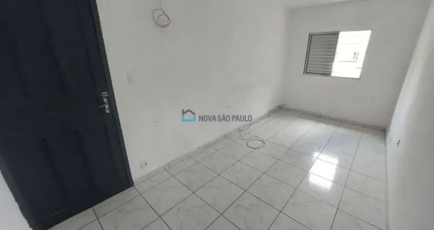Ótima localização, fácil acesso ao Metro, linha Azul e Verde