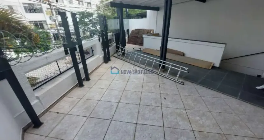 Casa comercial assobradada para locação! A 700 metros do metrô Chácara Klabin!