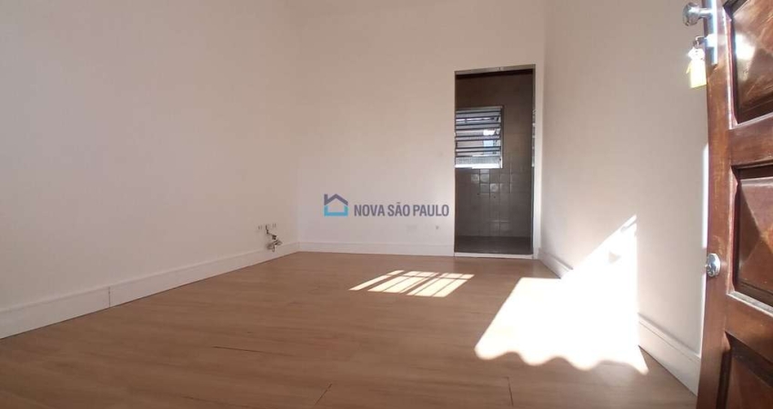 Casa com 2 quartos para alugar na Rua das Aningas, --, Vila Parque Jabaquara, São Paulo