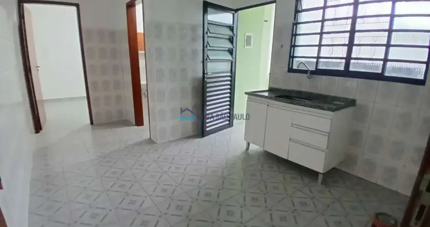 Casa assobradada residencial, com 50m² na região da cursino