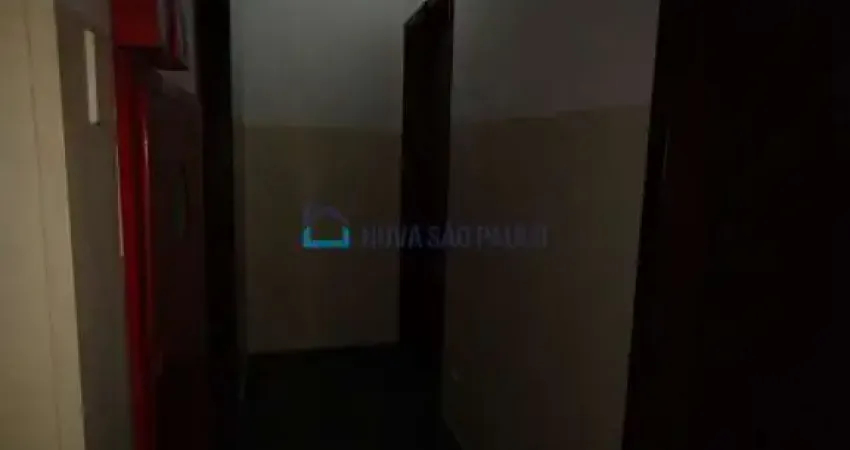 apartamento residencial , sem elevador , prox. ao shopping Plaza sul